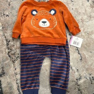 NWT 2 Piece Baby Velour Outfit (9M)